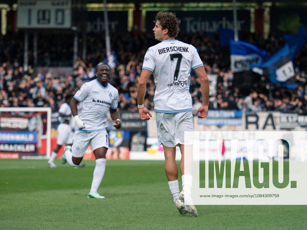 TOR zum 1:1 durch Lovis Bierschenk (SV Waldhof Mannheim, 07) Torjubel, Jubel Freude Emotion Teamjubel Gestik Geste GER, Fussball, SG Sonnenhof Grossaspach vs. SV Waldhof Mannheim, 3. Liga, 8. Spieltag, Aspach, Saison 2026 2027, 10.10.2026 GER, Fussball, SG Sonnenhof Grossaspach vs. SV Waldhof Mannheim, 3. Liga, 8. Spieltag, Aspach, Saison 2026 2027, 10.10.2026 Aspach