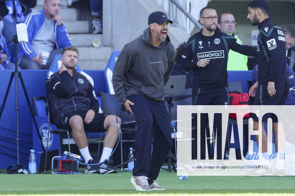 Trainer Sandro Wagner (Hannover 96) schaut enttaeuscht waehrend des spiels der 2. Bundesliga zwischen 1. FC Magdeburg und Hannover 96, Avnet Arena am 10. October 2026 in Magdeburg, Deutschland. (Foto von Marco Steinbrenner DeFodi Images) +++ Trainer Sandro Wagner (Hannover 96) looks dejected during the 2nd Bundesliga match between 1. FC Magdeburg and Hannover 96 at Avnet Arena on October 10, 2026 in Magdeburg, Germany. (Photo by Marco Steinbrenner DeFodi Images) DFB DFL REGULATIONS PROHIBIT ANY USE OF PHOTOGRAPHS AS IMAGE SEQUENCES AND OR QUASI-VIDEO. (Photo by Marco Steinbrenner DeFodi Images) -