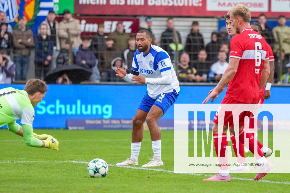 Deutschland: Fussball, 3. Liga, 8. Spieltag, Hänsch-Arena, Meppen, Emsland, Niedersachsen, SV Meppen vs. VfB Stuttgart U21, U 21 VfB Stuttgart II: Cyrill Akono (SV Meppen, 9) vergibt klare Torchance
