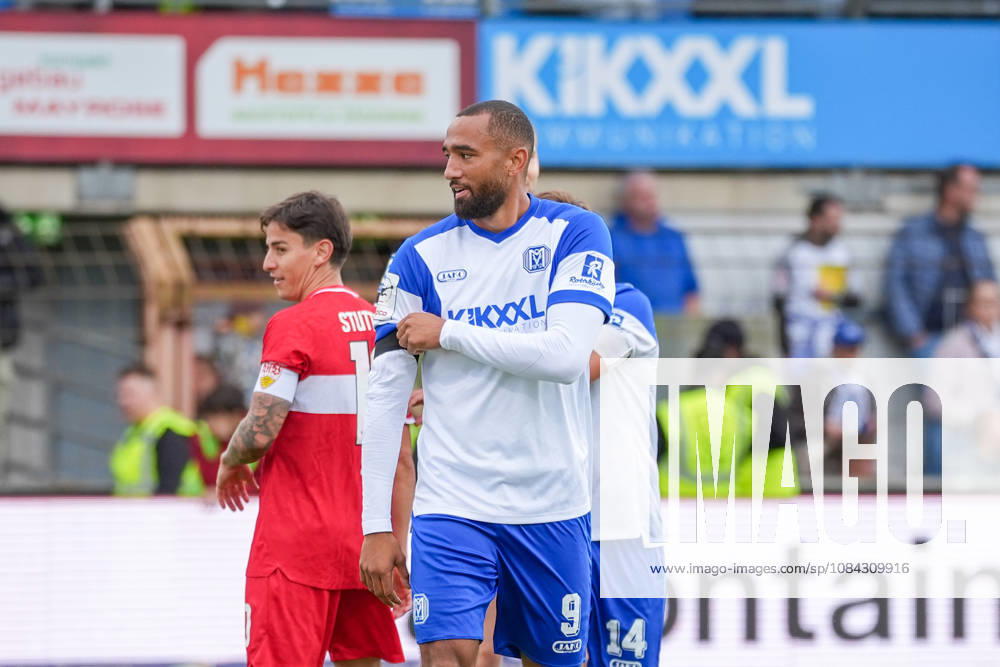 Deutschland: Fussball, 3. Liga, 8. Spieltag, Hänsch-Arena, Meppen, Emsland, Niedersachsen, SV Meppen vs. VfB Stuttgart U21, U 21 VfB Stuttgart II: Cyrill Akono (SV Meppen, 9)