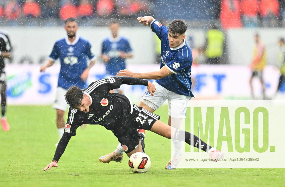Fussball 2.Bundesliga, SV Darmstadt 98 - Energie Cottbus v.l. Luca Erlein (FC Engerie Cottbus), Noah Weißhaupt Weisshaupt (SV Darmstadt 98) Darmstadt