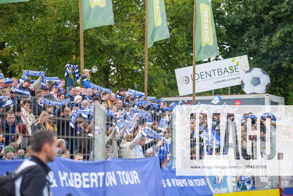 Deutschland: Fussball, 3. Liga, 8. Spieltag, Hänsch-Arena, Meppen, Emsland, Niedersachsen, SV Meppen vs. VfB Stuttgart U21, U 21 VfB Stuttgart II: Stimmung bei den Fans ist angespannt, aber durchaus positiv vor dem Spiel.