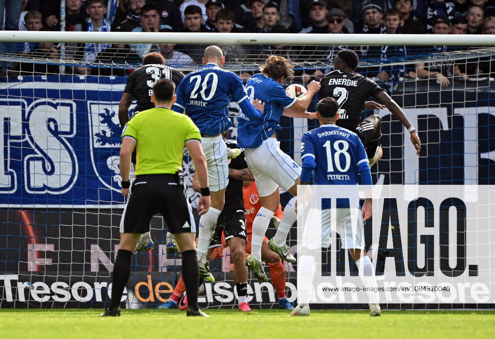Fussball 2.Bundesliga, SV Darmstadt 98 - Energie Cottbus v.l. Aleksandar Vukotic (SV Darmstadt 98) celebrate the goal, Der Torjubel zum 2:1 Darmstadt