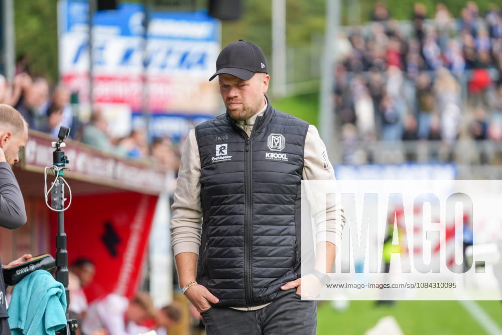 Deutschland: Fussball, 3. Liga, 8. Spieltag, Hänsch-Arena, Meppen, Emsland, Niedersachsen, SV Meppen vs. VfB Stuttgart U21, U 21 VfB Stuttgart II: Lucas Beniermann (Trainer, SV Meppen)