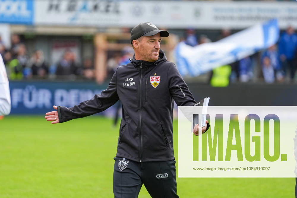Deutschland: Fussball, 3. Liga, 8. Spieltag, Hänsch-Arena, Meppen, Emsland, Niedersachsen, SV Meppen vs. VfB Stuttgart U21, U 21 VfB Stuttgart II: Nico Willig (Trainer, VfB Stuttgart U21)
