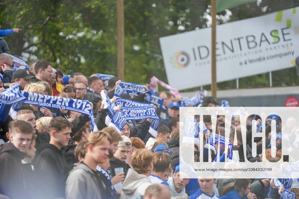 Deutschland: Fussball, 3. Liga, 8. Spieltag, Hänsch-Arena, Meppen, Emsland, Niedersachsen, SV Meppen vs. VfB Stuttgart U21, U 21 VfB Stuttgart II: Stimmung bei den Fans ist angespannt, aber durchaus positiv vor dem Spiel.