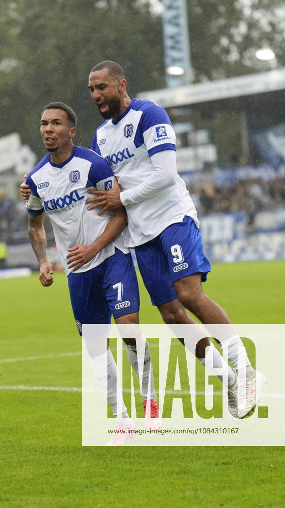 Hänsch-Arena, Meppen, GER, 3. Liga, 9. Spieltag: SV Meppen vs VfB Stuttgart II, Oliver Schmitt (SV Meppen 7) jubelt mit Cyrill Akono (SV Meppen 9) nach dem 1:1-Ausgleich DFL REGULATIONS PROHIBIT ANY USE OF PHOTOGRAPHS AS IMAGE SEQUENCES AND OR QUASI-VIDEO. Meppen Niedersachsen Hänsch-Arena