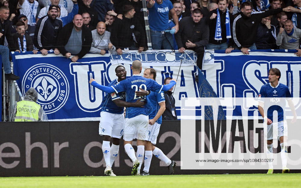 Fussball 2.Bundesliga, SV Darmstadt 98 - Energie Cottbus v.l. Aleksandar Vukotic (SV Darmstadt 98) celebrate the goal, Der Torjubel zum 2:1 Darmstadt