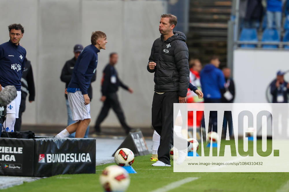 2026.10.10 Fussball 2.Bundesliga SV Darmstadt 98 - Energie Cottbus v.l., head coach Florian Kohfeldt (SV Darmstadt 98) seen celebrating after the victory
