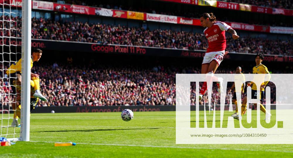 Riccardo Calafiori of Arsenal scores a goal to make it 1-1 Arsenal v Leeds United, Premier League, Football, Emirates Stadium, London, UK - 10 Oct 2026London Emirates Stadium United Kingdom