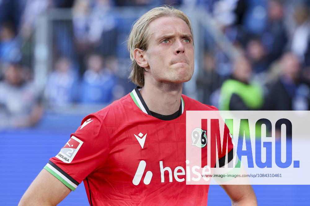 Stefan Teitur Thordarson (Hannover 96) schaut enttaeuscht waehrend des spiels der 2. Bundesliga zwischen 1. FC Magdeburg und Hannover 96, Avnet Arena am 10. October 2026 in Magdeburg, Deutschland. (Foto von Marco Steinbrenner DeFodi Images) +++ Stefan Teitur Thordarson (Hannover 96) looks dejected during the 2nd Bundesliga match between 1. FC Magdeburg and Hannover 96 at Avnet Arena on October 10, 2026 in Magdeburg, Germany. (Photo by Marco Steinbrenner DeFodi Images) DFB DFL REGULATIONS PROHIBIT ANY USE OF PHOTOGRAPHS AS IMAGE SEQUENCES AND OR QUASI-VIDEO. (Photo by Marco Steinbrenner DeFodi Images) -