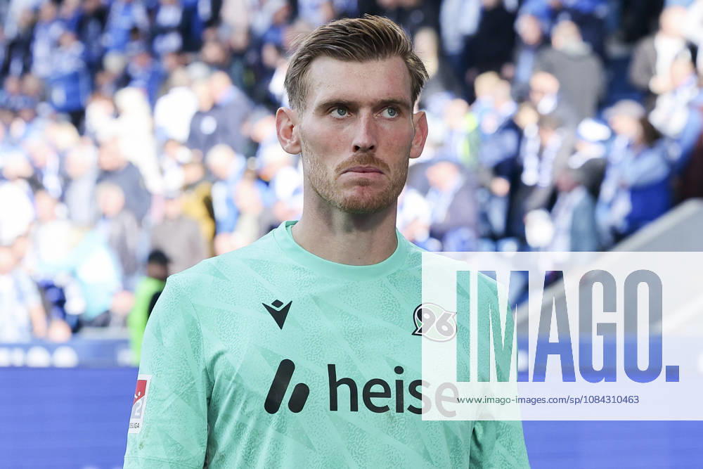 Torhueter Leo Weinkauf (Hannover 96) schaut enttaeuscht waehrend des spiels der 2. Bundesliga zwischen 1. FC Magdeburg und Hannover 96, Avnet Arena am 10. October 2026 in Magdeburg, Deutschland. (Foto von Marco Steinbrenner DeFodi Images) +++ Torhueter Leo Weinkauf (Hannover 96) looks dejected during the 2nd Bundesliga match between 1. FC Magdeburg and Hannover 96 at Avnet Arena on October 10, 2026 in Magdeburg, Germany. (Photo by Marco Steinbrenner DeFodi Images) DFB DFL REGULATIONS PROHIBIT ANY USE OF PHOTOGRAPHS AS IMAGE SEQUENCES AND OR QUASI-VIDEO. (Photo by Marco Steinbrenner DeFodi Images) -