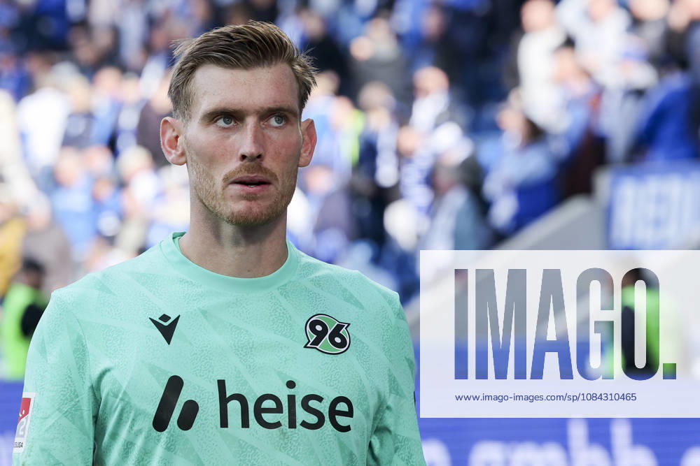 Torhueter Leo Weinkauf (Hannover 96) schaut enttaeuscht waehrend des spiels der 2. Bundesliga zwischen 1. FC Magdeburg und Hannover 96, Avnet Arena am 10. October 2026 in Magdeburg, Deutschland. (Foto von Marco Steinbrenner DeFodi Images) +++ Torhueter Leo Weinkauf (Hannover 96) looks dejected during the 2nd Bundesliga match between 1. FC Magdeburg and Hannover 96 at Avnet Arena on October 10, 2026 in Magdeburg, Germany. (Photo by Marco Steinbrenner DeFodi Images) DFB DFL REGULATIONS PROHIBIT ANY USE OF PHOTOGRAPHS AS IMAGE SEQUENCES AND OR QUASI-VIDEO. (Photo by Marco Steinbrenner DeFodi Images) -