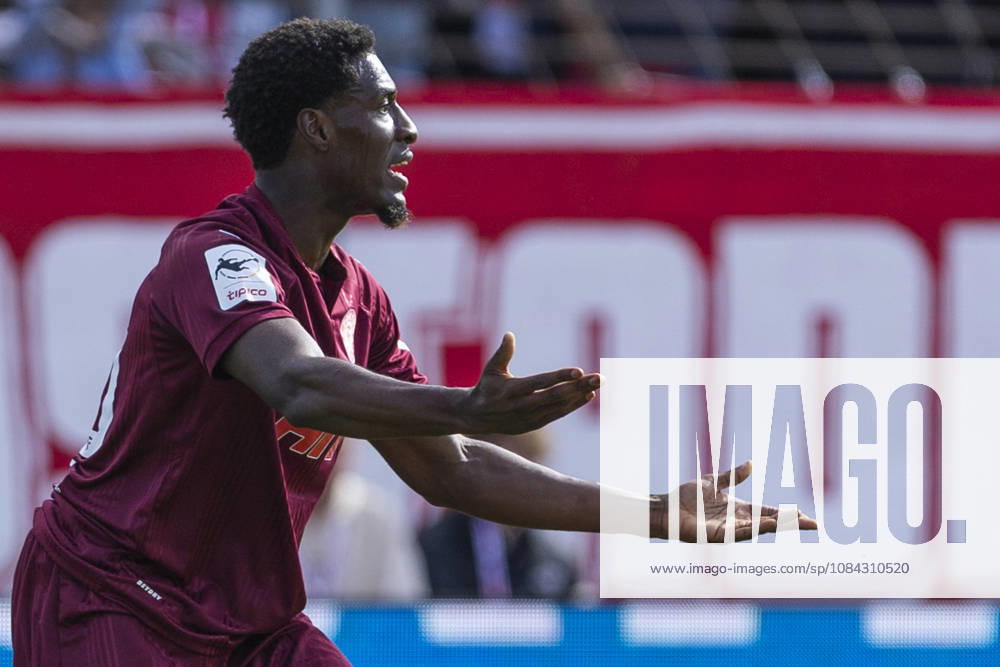 3. Liga, Fortuna Köln - 1. FC Saarbrücken; 10.10.2026 Romeo Aigbekaen (Fortuna Köln, 30) beschwert sich. 3. Liga, Fortuna Köln - 1. FC Saarbrücken, 8. Spieltag, am 10.10.2026, Südstadion, Köln. DFB regulations prohibit any use of photographs as image sequences and or quasi-video