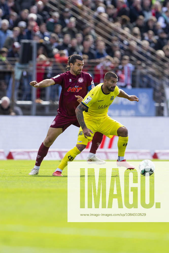 3. Liga, Fortuna Köln - 1. FC Saarbrücken; 10.10.2026 Kai Brünker (1. FC Saarbrücken, 9), David Haider Al-Azzawe (Fortuna Köln, 15). 3. Liga, Fortuna Köln - 1. FC Saarbrücken, 8. Spieltag, am 10.10.2026, Südstadion, Köln. DFB regulations prohibit any use of photographs as image sequences and or quasi-video