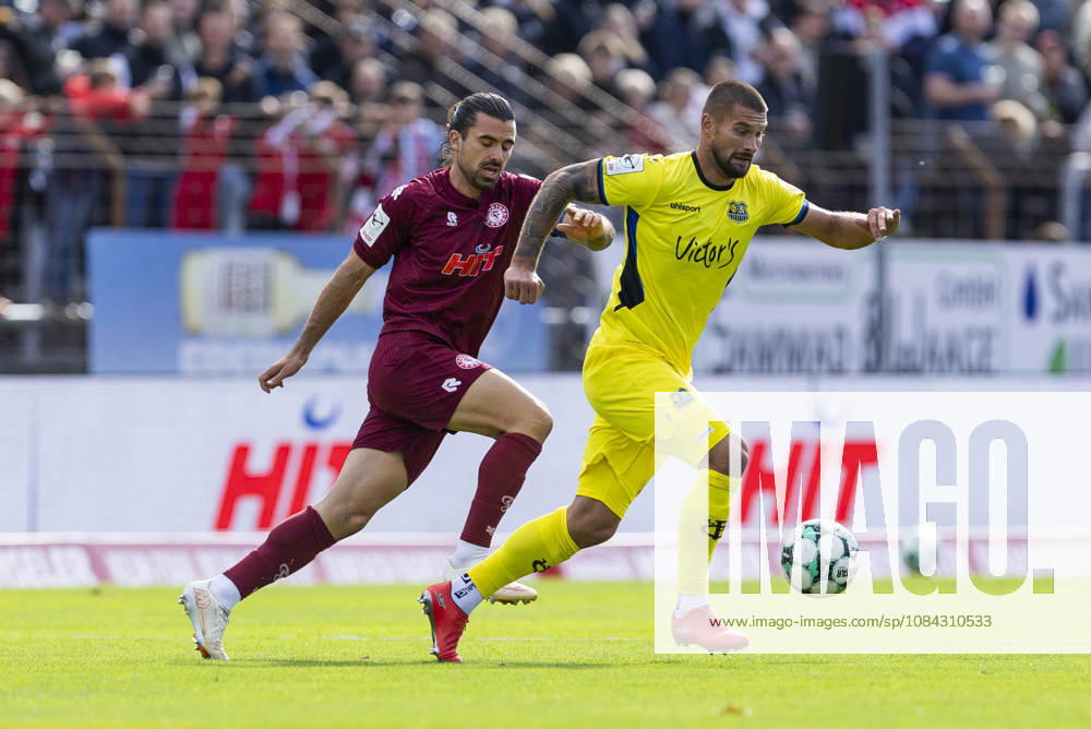 3. Liga, Fortuna Köln - 1. FC Saarbrücken; 10.10.2026 Kai Brünker (1. FC Saarbrücken, 9), David Haider Al-Azzawe (Fortuna Köln, 15). 3. Liga, Fortuna Köln - 1. FC Saarbrücken, 8. Spieltag, am 10.10.2026, Südstadion, Köln. DFB regulations prohibit any use of photographs as image sequences and or quasi-video