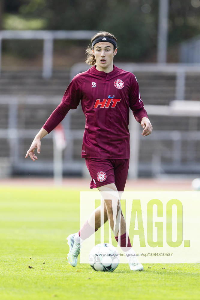 3. Liga, Fortuna Köln - 1. FC Saarbrücken; 10.10.2026 Bennit Bröger (Fortuna Köln, 38). 3. Liga, Fortuna Köln - 1. FC Saarbrücken, 8. Spieltag, am 10.10.2026, Südstadion, Köln. DFB regulations prohibit any use of photographs as image sequences and or quasi-video