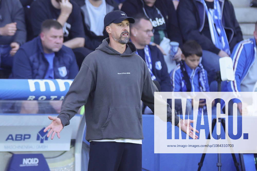 Trainer Sandro Wagner (Hannover 96) schaut enttaeuscht waehrend des spiels der 2. Bundesliga zwischen 1. FC Magdeburg und Hannover 96, Avnet Arena am 10. October 2026 in Magdeburg, Deutschland. (Foto von Marco Steinbrenner DeFodi Images) +++ Trainer Sandro Wagner (Hannover 96) looks dejected during the 2nd Bundesliga match between 1. FC Magdeburg and Hannover 96 at Avnet Arena on October 10, 2026 in Magdeburg, Germany. (Photo by Marco Steinbrenner DeFodi Images) DFB DFL REGULATIONS PROHIBIT ANY USE OF PHOTOGRAPHS AS IMAGE SEQUENCES AND OR QUASI-VIDEO. (Photo by Marco Steinbrenner DeFodi Images) -