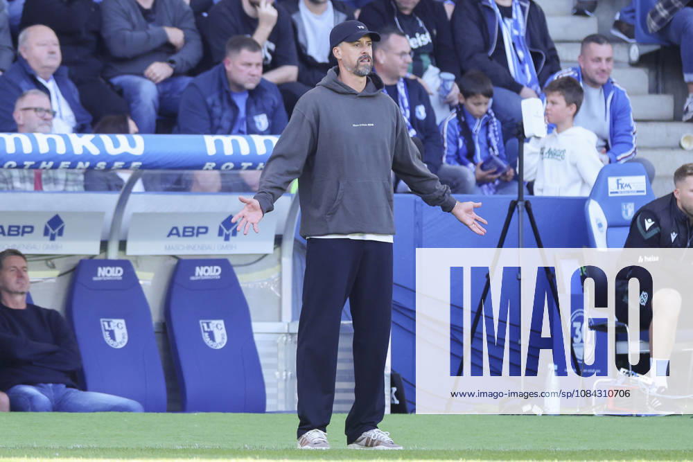 Trainer Sandro Wagner (Hannover 96) schaut enttaeuscht waehrend des spiels der 2. Bundesliga zwischen 1. FC Magdeburg und Hannover 96, Avnet Arena am 10. October 2026 in Magdeburg, Deutschland. (Foto von Marco Steinbrenner DeFodi Images) +++ Trainer Sandro Wagner (Hannover 96) looks dejected during the 2nd Bundesliga match between 1. FC Magdeburg and Hannover 96 at Avnet Arena on October 10, 2026 in Magdeburg, Germany. (Photo by Marco Steinbrenner DeFodi Images) DFB DFL REGULATIONS PROHIBIT ANY USE OF PHOTOGRAPHS AS IMAGE SEQUENCES AND OR QUASI-VIDEO. (Photo by Marco Steinbrenner DeFodi Images) -