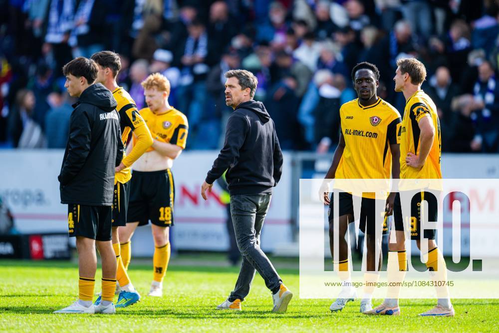 Fußball, 2026 2027, 2. Bundesliga, 7. Spieltag, VfL Osnabrück - SG Dynamo Dresden: (L-R) Patrice Covic (Dresden), X, Robert Wagner (Dresden), Thomas Stamm (Trainer - Dresden), ennedy Okpala (Dresden), Alexander Rossipal (Dresden) DFL REGULATIONS PROHIBIT ANY USE OF PHOTOGRAPHS AS IMAGE SEQUENCES AND OR QUASI-VIDEO.