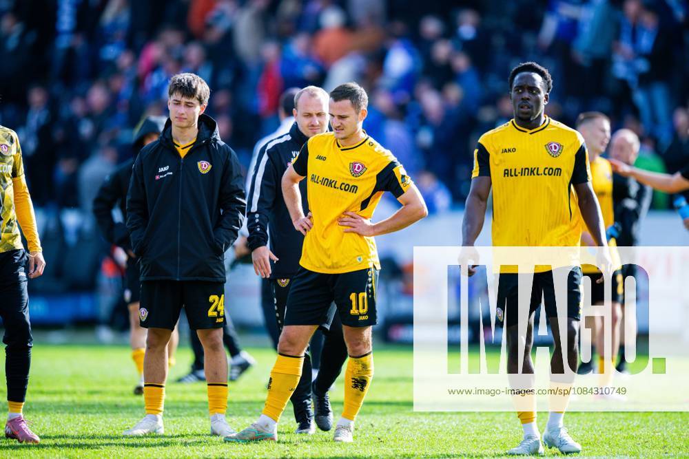 Fußball, 2026 2027, 2. Bundesliga, 7. Spieltag, VfL Osnabrück - SG Dynamo Dresden: (L-R) Patrice Covic (Dresden), Valentin Vochatzer (Co-Trainer - Dresden), Jakob Lemmer (Dresden), Kennedy Okpala (Dresden) DFL REGULATIONS PROHIBIT ANY USE OF PHOTOGRAPHS AS IMAGE SEQUENCES AND OR QUASI-VIDEO.