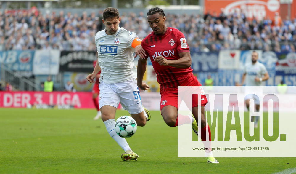 Herren, Fussball, Saison 2026 2027, 3. Liga, 8. Spieltag: FC Wuerzburger Kickers - FC Hansa Rostock v.li.: Marco Schuster (FC Hansa Rostock), Jonas Krenz (Woelfe Wuerzburg) Wuerzburg AKON ARENA Bayern Deutschland
