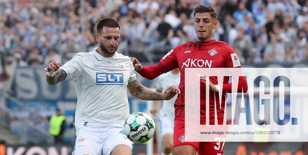 Herren, Fussball, Saison 2026 2027, 3. Liga, 8. Spieltag: FC Wuerzburger Kickers - FC Hansa Rostock v.li.: Leon Dajaku (FC Hansa Rostock), Ivan Franjic (FC Wuerzburger Kickers) Wuerzburg AKON ARENA Bayern Deutschland