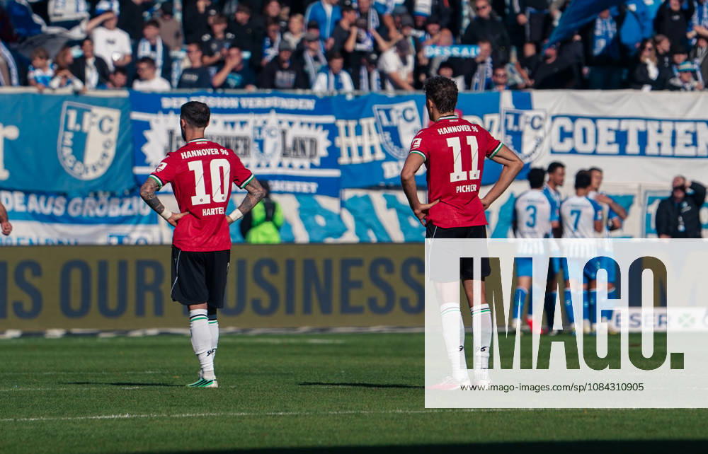 Deutschland: Fussball 2. Bundesliga 2026 2027, 7. Spieltag - 1. FC Magdeburg vs Hannover 96 - Avnet Arena (Magdeburg): Niederlage und Enttäuschung Benedikt Pichler (Hannover 96, 11) Marcel Hartel (Hannover 96, 10)