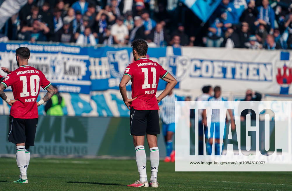 Deutschland: Fussball 2. Bundesliga 2026 2027, 7. Spieltag - 1. FC Magdeburg vs Hannover 96 - Avnet Arena (Magdeburg): Niederlage und Enttäuschung Benedikt Pichler (Hannover 96, 11) Marcel Hartel (Hannover 96, 10)