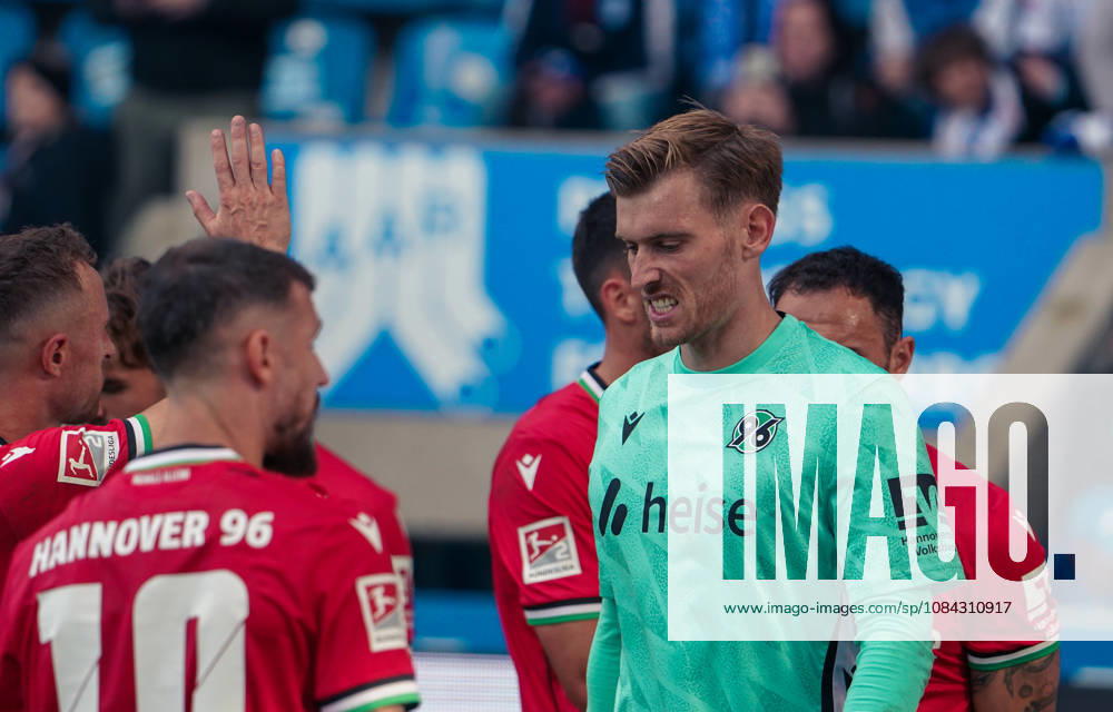 Deutschland: Fussball 2. Bundesliga 2026 2027, 7. Spieltag - 1. FC Magdeburg vs Hannover 96 - Avnet Arena (Magdeburg): Niederlage und Enttäuschung Leo Weinkauf (Hannover 96, 30)
