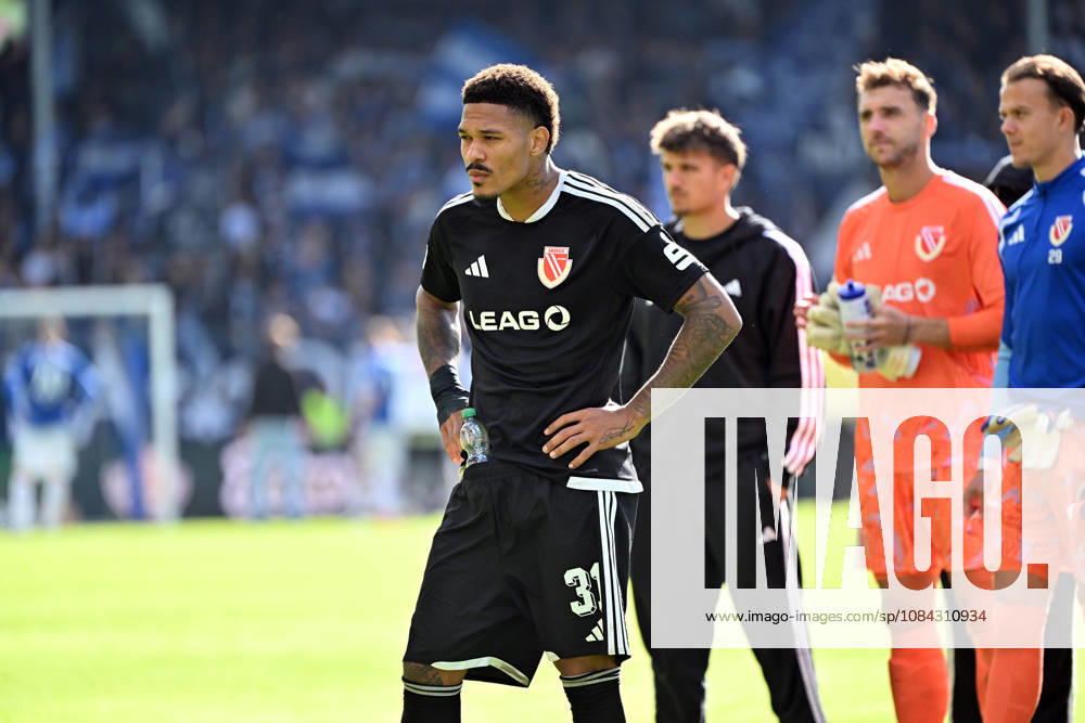 Fussball 2.Bundesliga, SV Darmstadt 98 - Energie Cottbus v.l. Justin Butler (Energie Cottbus) enttaeuscht, enttaeuscht schauend, dissapointed Darmstadt