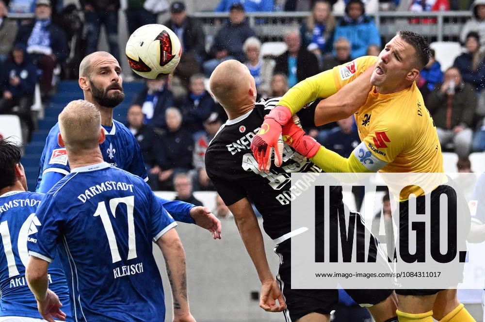 Fussball 2.Bundesliga, SV Darmstadt 98 - Energie Cottbus v.l. Kai Klefisch (SV Darmstadt 98), Aleksandar Vukotic (SV Darmstadt 98), Dmytro Bogdanov (Energie Cottbus), Marcel Schuhen (SV Darmstadt 98) Darmstadt