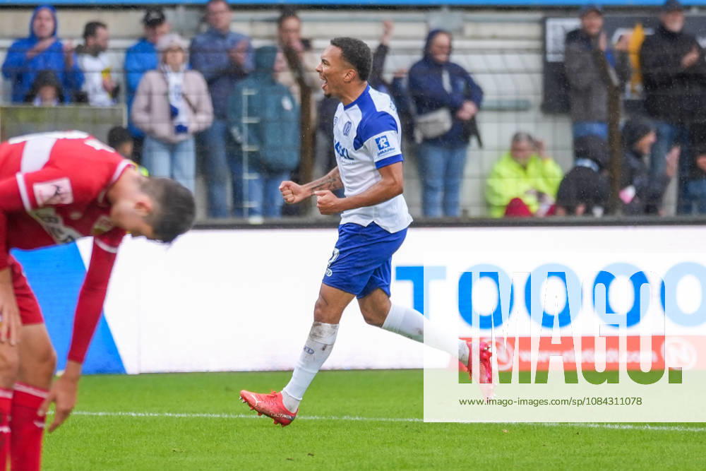 Deutschland: Fussball, 3. Liga, 8. Spieltag, Hänsch-Arena, Meppen, Emsland, Niedersachsen, SV Meppen vs. VfB Stuttgart U21, U 21 VfB Stuttgart II: Jubel Oliver Schmitt (SV Meppen, 7) über sein Tor zum 1:1.