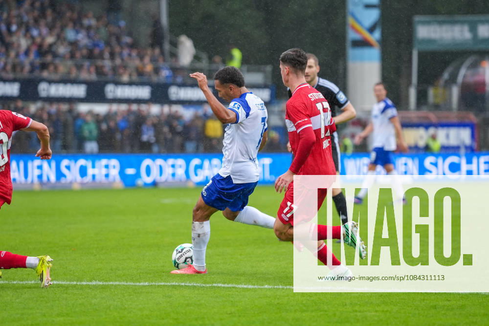 Deutschland: Fussball, 3. Liga, 8. Spieltag, Hänsch-Arena, Meppen, Emsland, Niedersachsen, SV Meppen vs. VfB Stuttgart U21, U 21 VfB Stuttgart II: Oliver Schmitt (SV Meppen, 7) vor seinem Tor zum 1:1