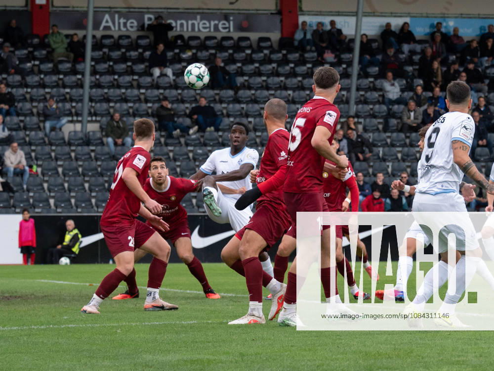 Oluwaseun Ogbemudia (SV Waldhof Mannheim, 14) Torchance, 3. v.r. GER, Fussball, SG Sonnenhof Grossaspach vs. SV Waldhof Mannheim, 3. Liga, 8. Spieltag, Aspach, Saison 2026 2027, 10.10.2026 GER, Fussball, SG Sonnenhof Grossaspach vs. SV Waldhof Mannheim, 3. Liga, 8. Spieltag, Aspach, Saison 2026 2027, 10.10.2026 Aspach