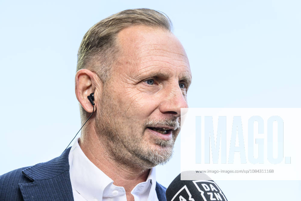 Im Bild v.l.: Mauro Lustrinelli (Union Berlin, Trainer), GER, Berlin, Fussball, 1. FC Union Berlin vs SV Elversberg, in der Alten Försterei, 10.10.2026, DFB DFL REGULATIONS PROHIBIT ANY USE OF PHOTOGRAPHS AS IMAGE SEQUENCES AND OR QUASI-VIDEO,