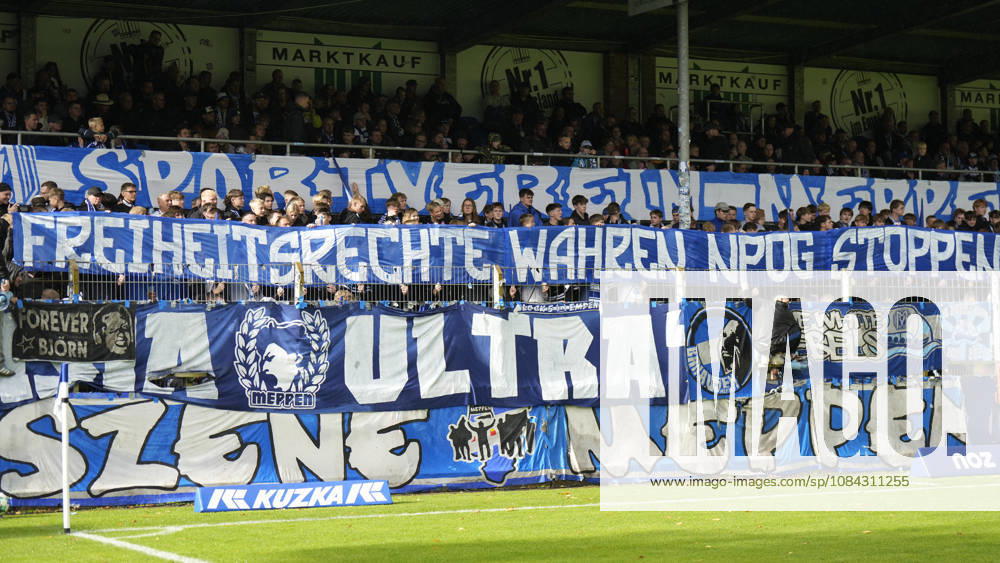 Hänsch-Arena, Meppen, GER, 3. Liga, 9. Spieltag: SV Meppen vs VfB Stuttgart II, SVM-Fans mit Banner - Freiheitsrechte wahren NPOG stoppen - DFL REGULATIONS PROHIBIT ANY USE OF PHOTOGRAPHS AS IMAGE SEQUENCES AND OR QUASI-VIDEO. Meppen Niedersachsen Hänsch-Arena