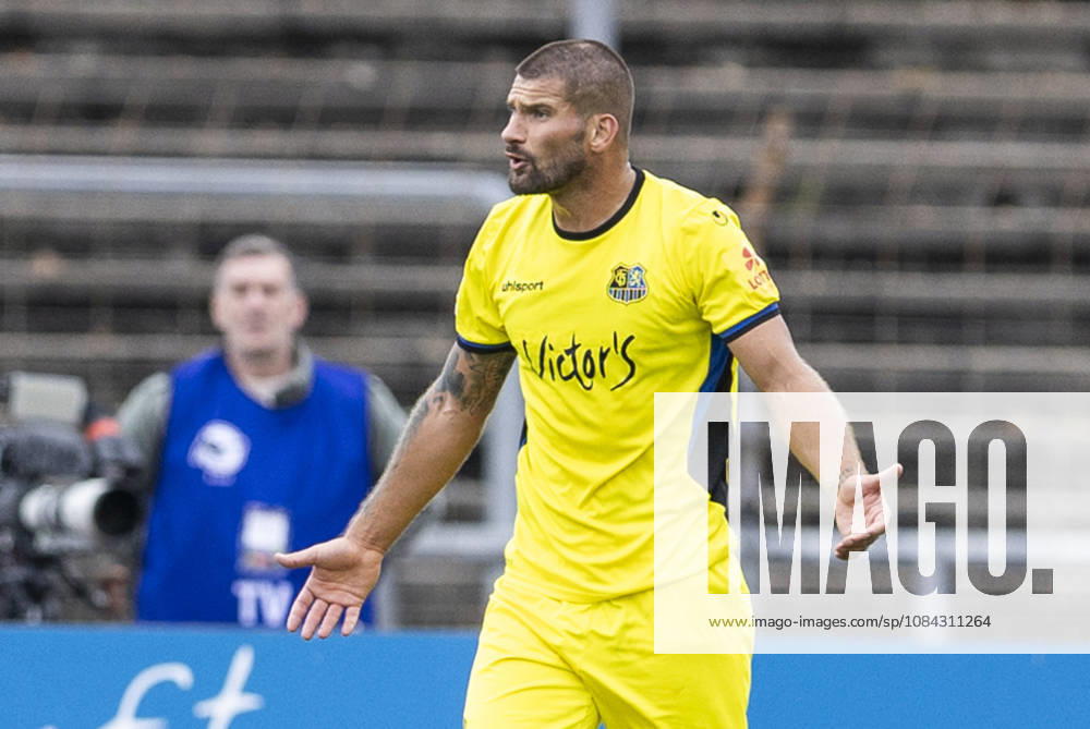 3. Liga, Fortuna Köln - 1. FC Saarbrücken; 10.10.2026 Kai Brünker (1. FC Saarbrücken, 9) hadert. 3. Liga, Fortuna Köln - 1. FC Saarbrücken, 8. Spieltag, am 10.10.2026, Südstadion, Köln. DFB regulations prohibit any use of photographs as image sequences and or quasi-video