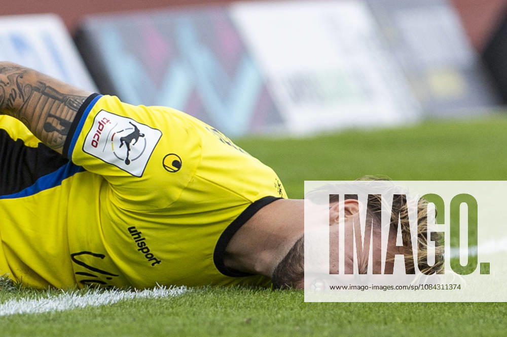 3. Liga, Fortuna Köln - 1. FC Saarbrücken; 10.10.2026 Niko Bretschneider (1. FC Saarbrücken, 28) mit Schmerzen. 3. Liga, Fortuna Köln - 1. FC Saarbrücken, 8. Spieltag, am 10.10.2026, Südstadion, Köln. DFB regulations prohibit any use of photographs as image sequences and or quasi-video