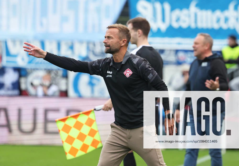 FC Würzburger Kickers- FC Hansa Rostock Würzburg 10.10..2026, Fußball 3.Liga FC Würzburger Kickers - FC Hansa Rostock Trainer Michael Schiele FC Würzburger Kickers- Akon Arena Bayern Deutschland