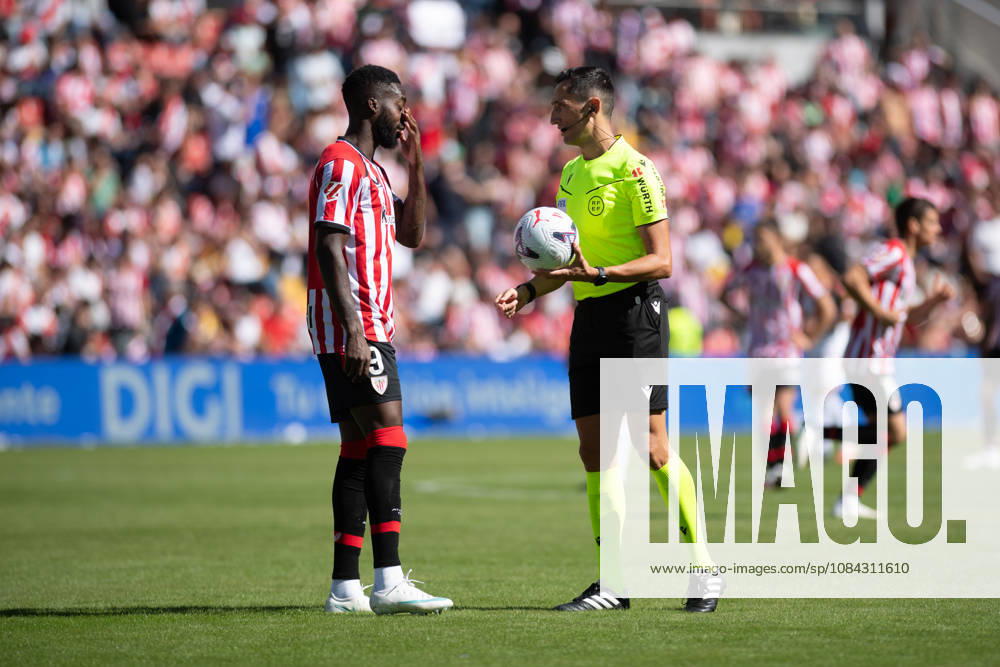 ESP: LaLiga EA Sports Rayo Vallecano v Athletic Club Jose Maria Sanchez Martinez referee talks with Inaki Williams of Athletic during LaLiga EA Sports between Rayo Vallecano v Athletic Club played at Vallecas Stadium in Madrid on October 10, 2026 in Spain Spain Futbol