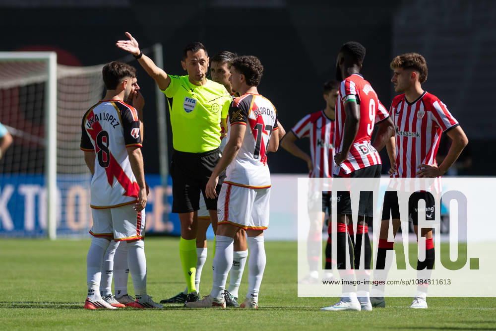 ESP: LaLiga EA Sports Rayo Vallecano v Athletic Club Jose Maria Sanchez Martinez referee talks with players rayo vallecano and athletic club, the match was suspended after Rayo Vallecano fans threw paper airplanes onto the pitch in protest against their president and due to a lack of cleaning services during LaLiga EA Sports between Rayo Vallecano v Athletic Club played at Vallecas Stadium in Madrid on October 10, 2026 in Spain Spain Futbol