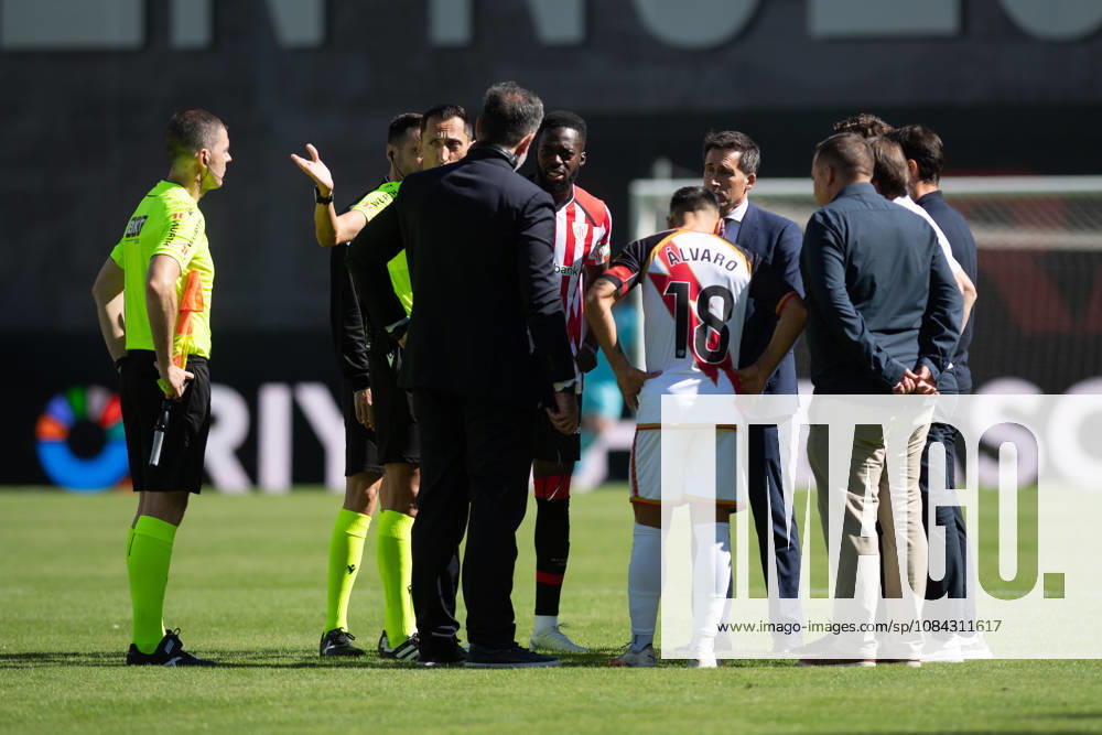ESP: LaLiga EA Sports Rayo Vallecano v Athletic Club Jose Maria Sanchez Martinez referee speaks with the National Police and the party delegates and captains of team , the match was suspended after Rayo Vallecano fans threw paper airplanes onto the pitch in protest against their president and due to a lack of cleaning services during LaLiga EA Sports between Rayo Vallecano v Athletic Club played at Vallecas Stadium in Madrid on October 10, 2026 in Spain Spain Futbol