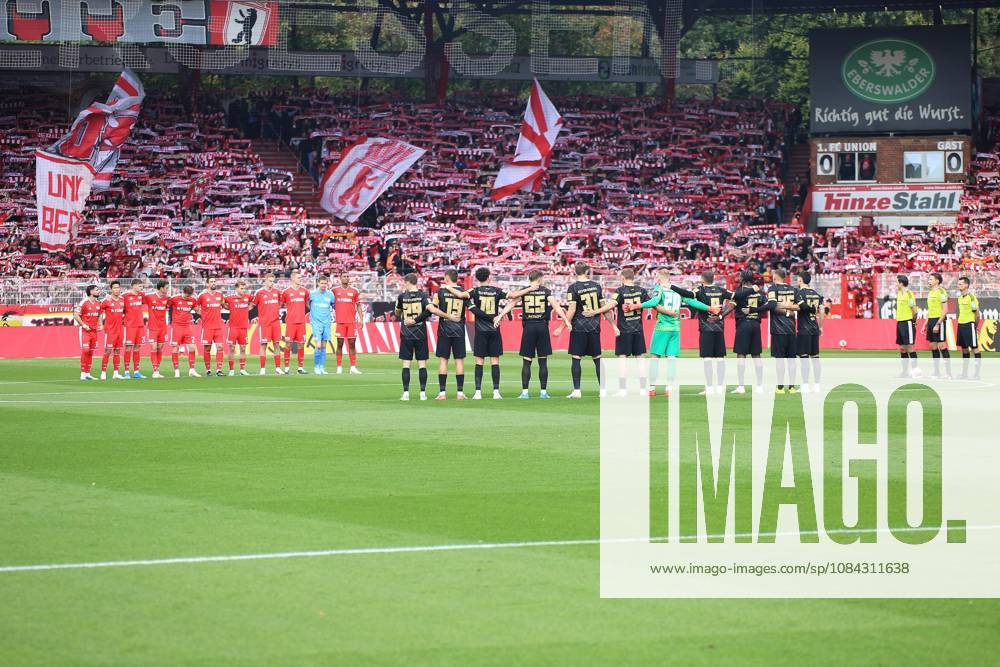 Berlin, Deutschland, 10.10.2026: Stadion Alte Försterei: 5. Spieltag, Saison 2026 27, 1. Fußball-Bundesliga: Union Berlin - SV Elversberg: Die beiden Mannschaften vor dem Spiel.