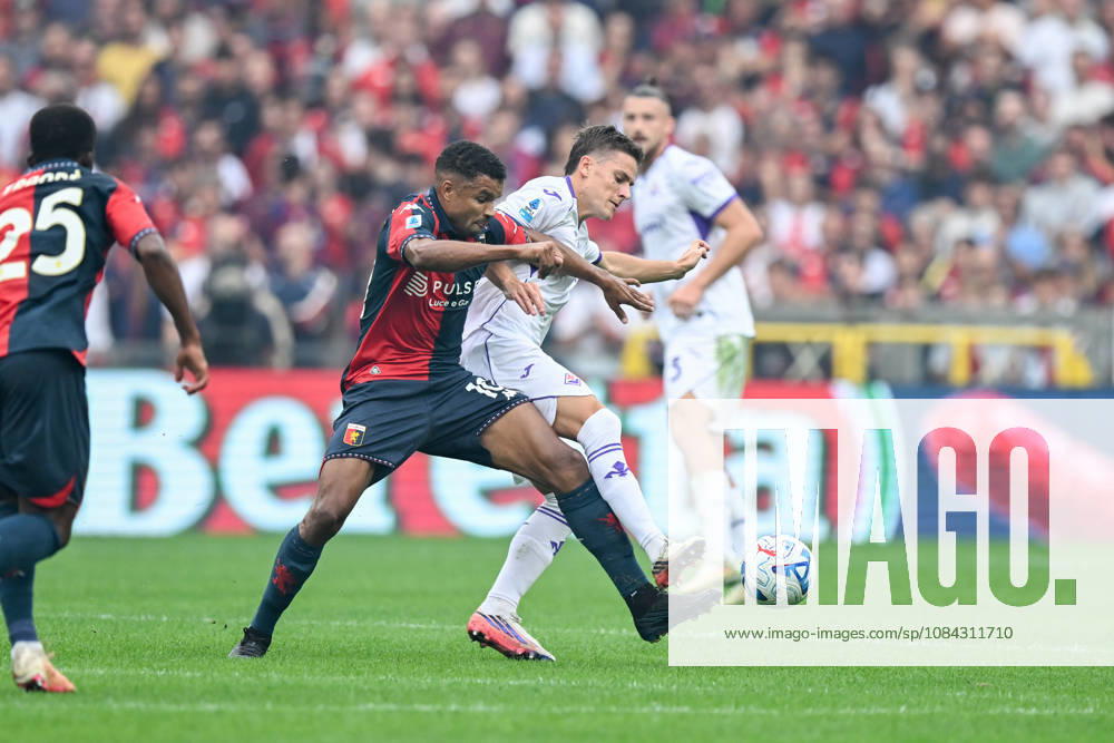 Genoas Junior Messias fights for the ball during the Serie A soccer match between Genoa and Fiorentina at the Luigi Ferraris Stadium in Genoa, Italy - Saturday, October 10, 2026. - Soccer .