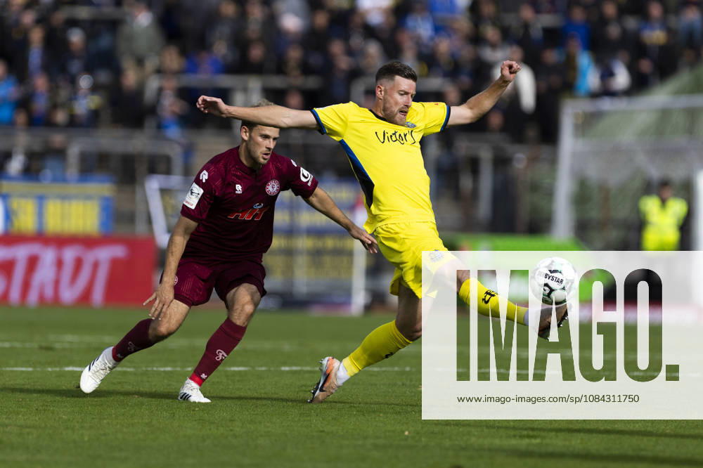 3. Liga, Fortuna Köln - 1. FC Saarbrücken; 10.10.2026 Christian Kühlwetter (1. FC Saarbrücken, 10), Georg Strauch (Fortuna Köln, 11). 3. Liga, Fortuna Köln - 1. FC Saarbrücken, 8. Spieltag, am 10.10.2026, Südstadion, Köln. DFB regulations prohibit any use of photographs as image sequences and or quasi-video
