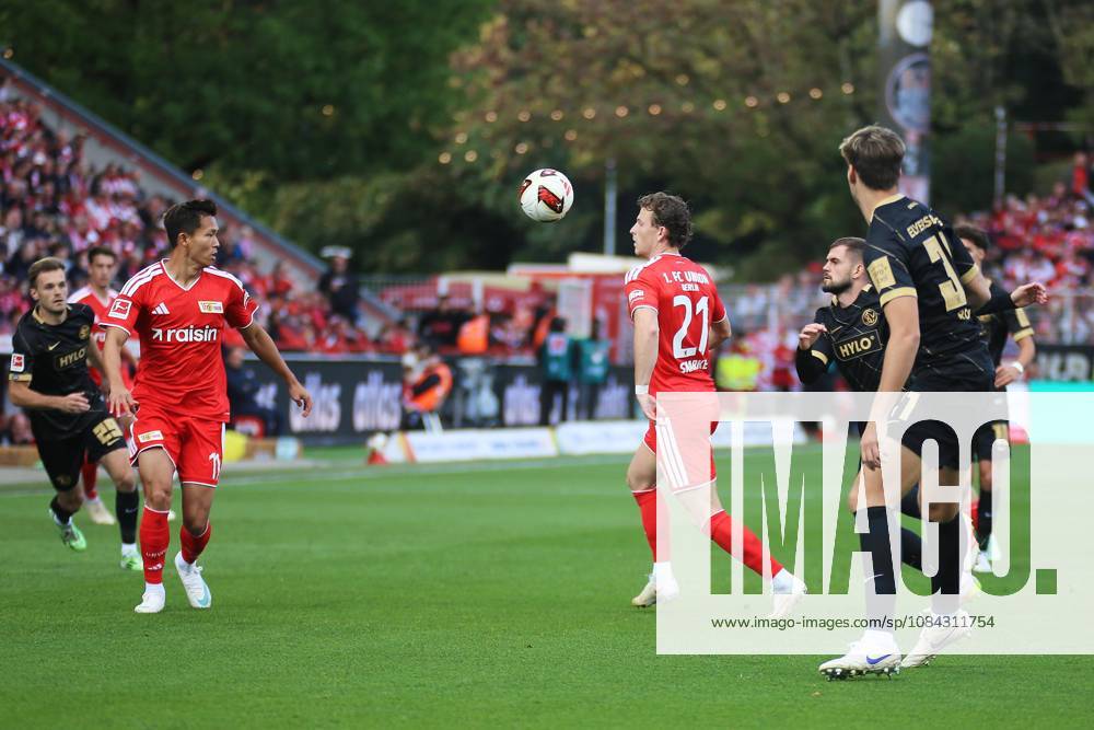 Berlin, Deutschland, 10.10.2026: Stadion Alte Försterei: 5. Spieltag, Saison 2026 27, 1. Fußball-Bundesliga: Union Berlin - SV Elversberg: Tim Skarke (21, Union Berlin) am Ball.