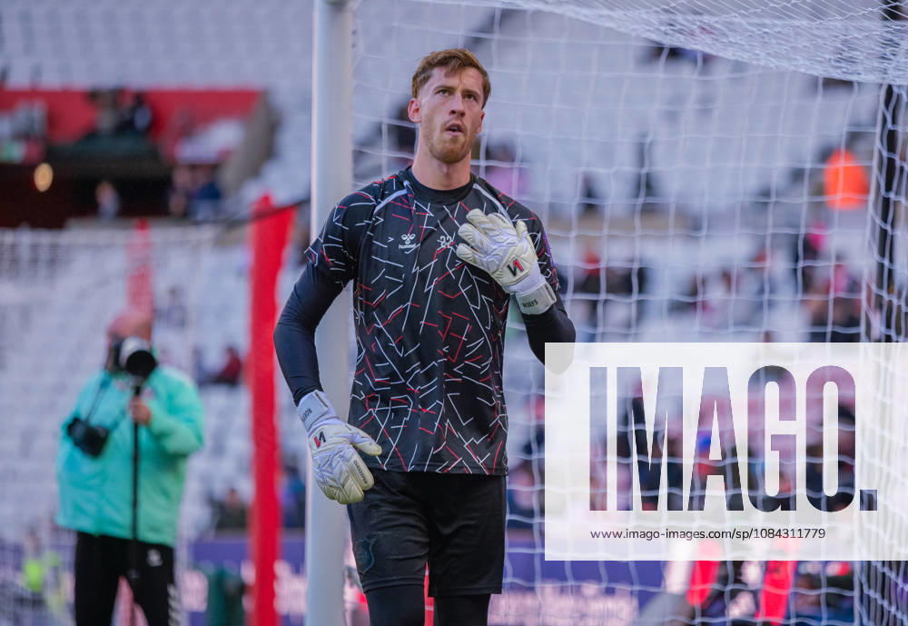 Sunderland v Brighton, Premier League, Football, Stadium Of Light, Sunderland UK - 10 Oct 2026 Robin Roefs of Sunderland Association Football Club warming up Sunderland Stadium Of Light Tyne and Wear UK, UK NEWSPAPERS OUT