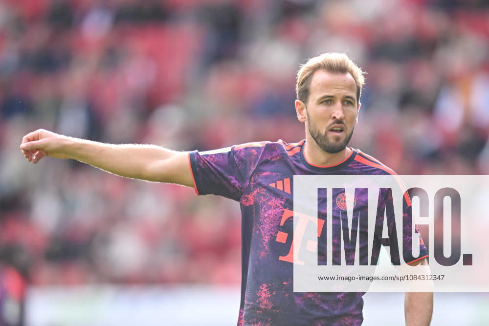 Harry Kane (FC Bayern Muenchen) gestikuliert, gestik waehrend des spiels der 1. Bundesliga zwischen FC Augsburg und FC Bayern Muenchen, WWK Arena am 10. October 2026 in Augsburg, Deutschland. (Foto von Harry Langer DeFodi Images) +++ Harry Kane (FC Bayern Muenchen) gestures during the Bundesliga match between FC Augsburg and FC Bayern Muenchen at WWK Arena on October 10, 2026 in Augsburg, Germany. (Photo by Harry Langer DeFodi Images) DFB DFL REGULATIONS PROHIBIT ANY USE OF PHOTOGRAPHS AS IMAGE SEQUENCES AND OR QUASI-VIDEO. (Photo by Harry Langer DeFodi Images) DFB DFL REGULATIONS PROHIBIT ANY USE OF PHOTOGRAPHS AS IMAGE SEQUENCES AND OR QUASI-VIDEO. -