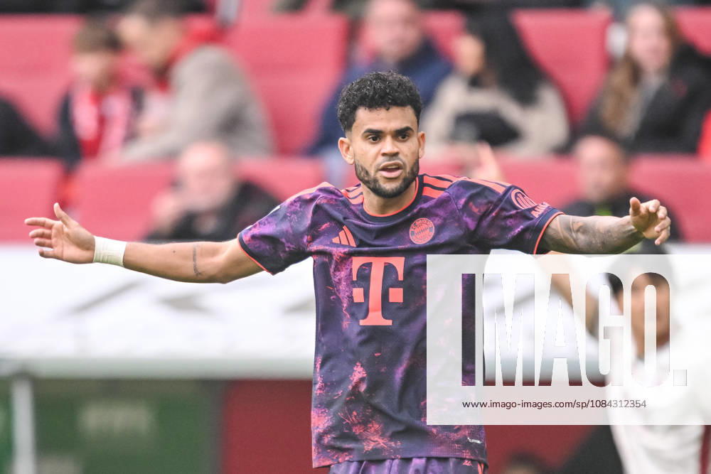 Luis Diaz (FC Bayern Muenchen) gestikuliert, gestik waehrend des spiels der 1. Bundesliga zwischen FC Augsburg und FC Bayern Muenchen, WWK Arena am 10. October 2026 in Augsburg, Deutschland. (Foto von Harry Langer DeFodi Images) +++ Luis Diaz (FC Bayern Muenchen) gestures during the Bundesliga match between FC Augsburg and FC Bayern Muenchen at WWK Arena on October 10, 2026 in Augsburg, Germany. (Photo by Harry Langer DeFodi Images) DFB DFL REGULATIONS PROHIBIT ANY USE OF PHOTOGRAPHS AS IMAGE SEQUENCES AND OR QUASI-VIDEO. (Photo by Harry Langer DeFodi Images) DFB DFL REGULATIONS PROHIBIT ANY USE OF PHOTOGRAPHS AS IMAGE SEQUENCES AND OR QUASI-VIDEO. -